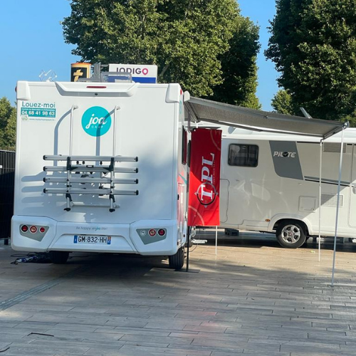 Un camping-car utilisé pour loge