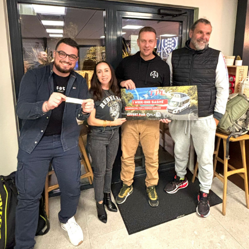 Des gagnants d'un roadtrip d'un week-end en véhicule de loisir